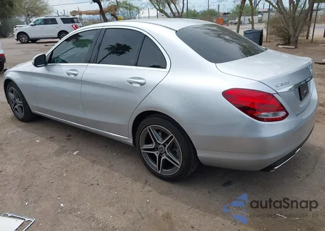 2015 Mercedes-Benz C 300 4Matic z USA, uszkodzony, nr VIN 55SWF4KB4FU021991